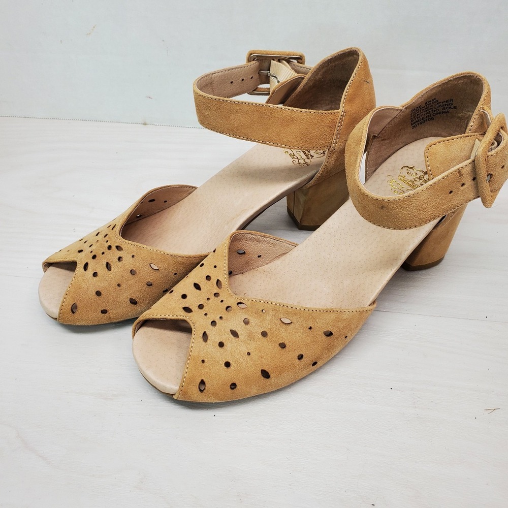 Crowne Comforteur Countess Suede Leather 8.5 M Heels Sandals Lagin Grandma Core